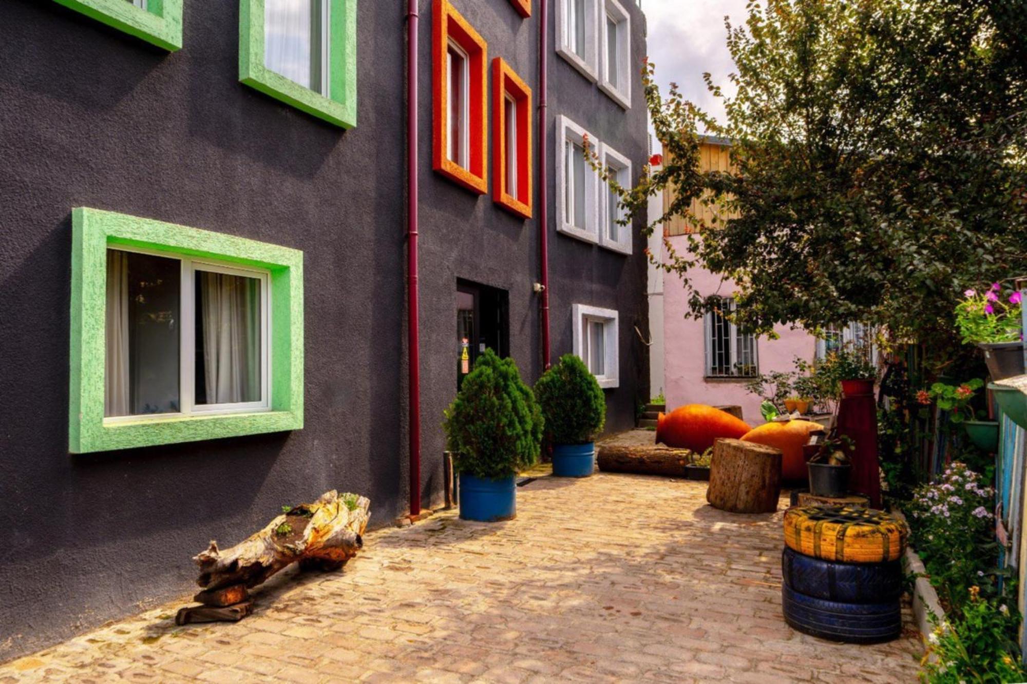 Hotel Tato & Coworking Space Tbilisi Esterno foto