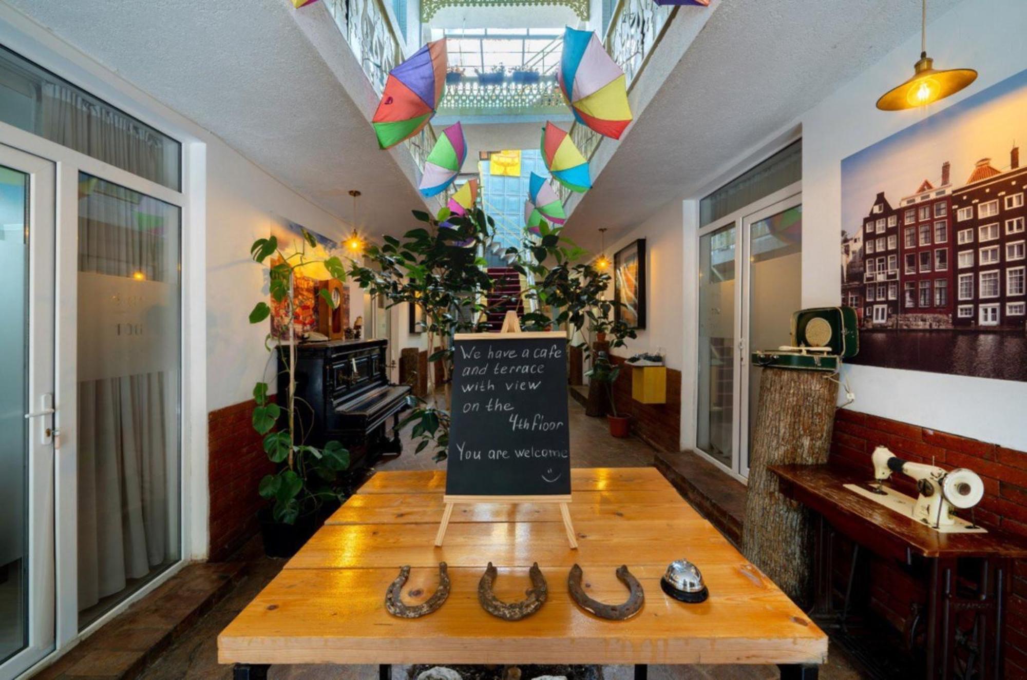 Hotel Tato & Coworking Space Tbilisi Esterno foto