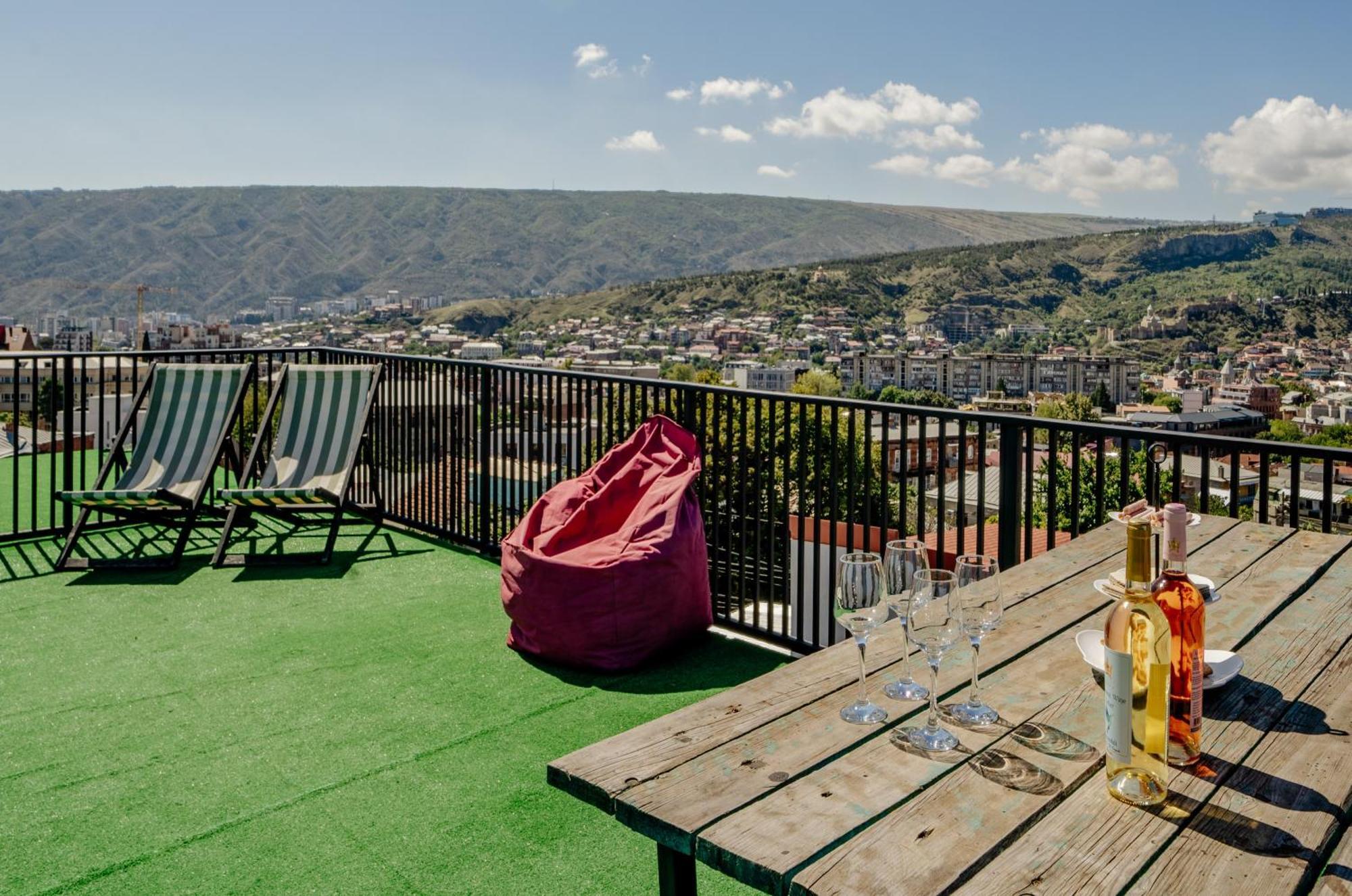 Hotel Tato & Coworking Space Tbilisi Esterno foto
