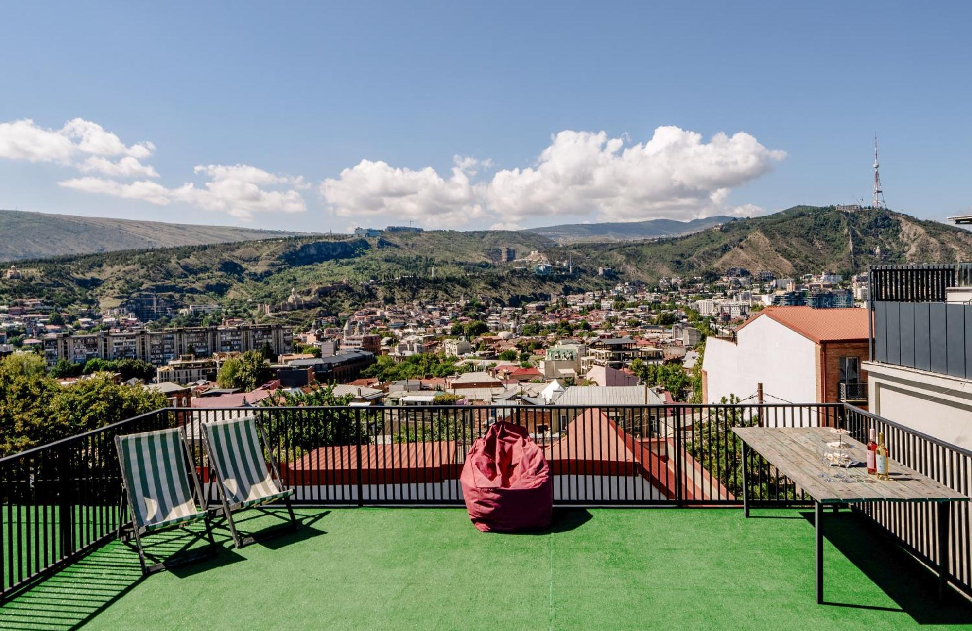 Hotel Tato & Coworking Space Tbilisi Esterno foto