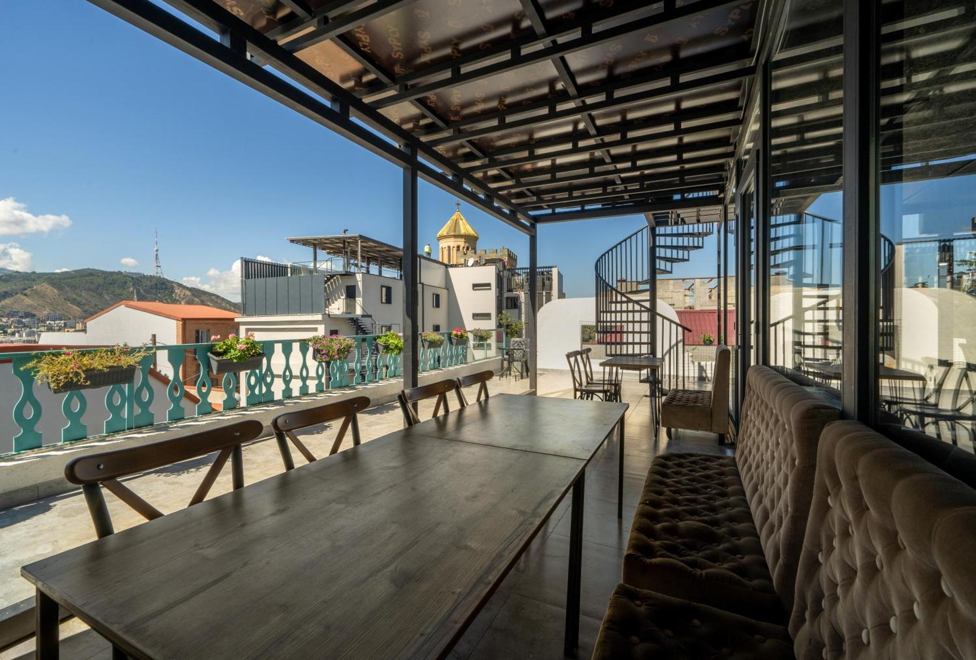 Hotel Tato & Coworking Space Tbilisi Esterno foto