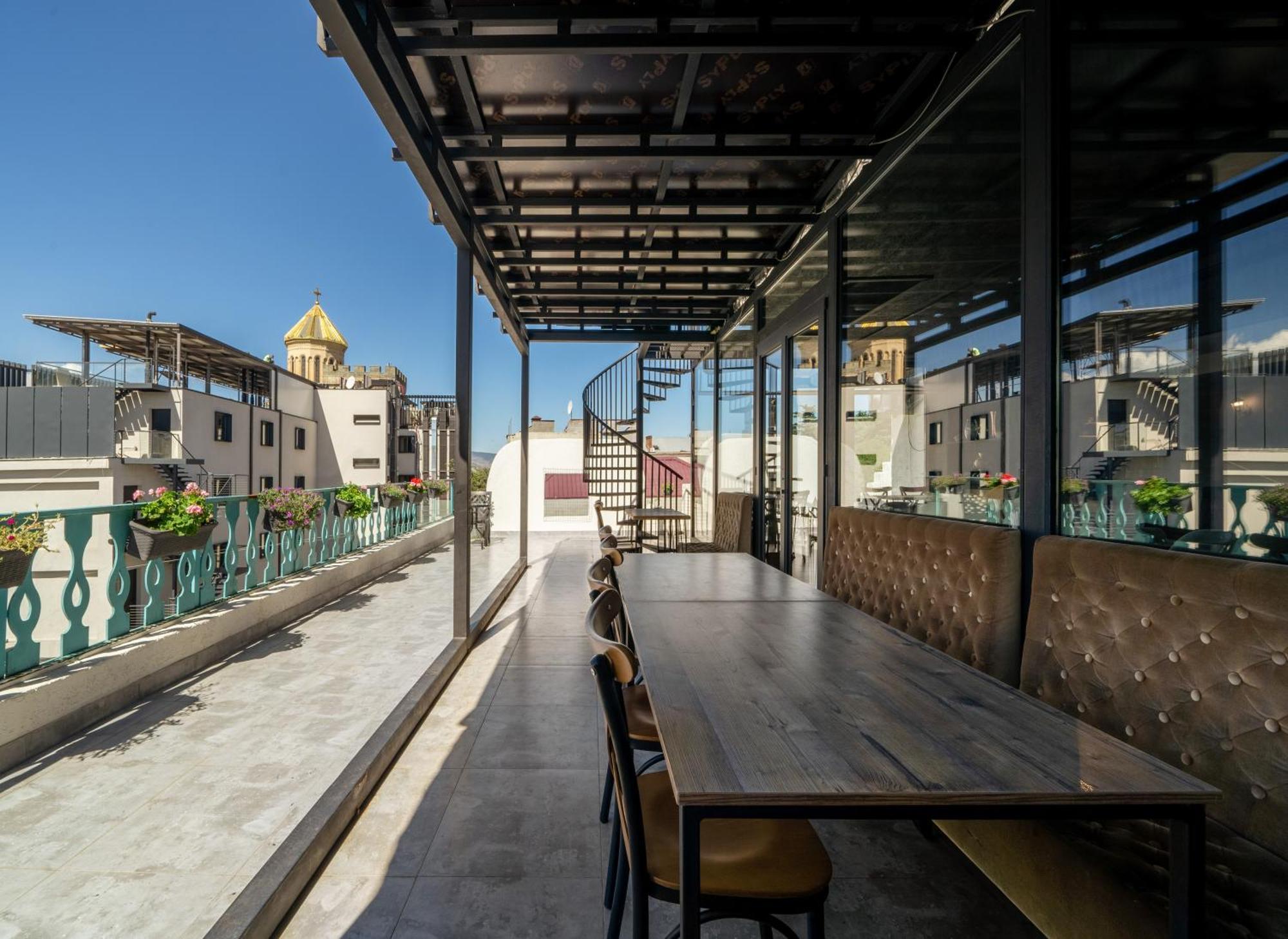 Hotel Tato & Coworking Space Tbilisi Esterno foto