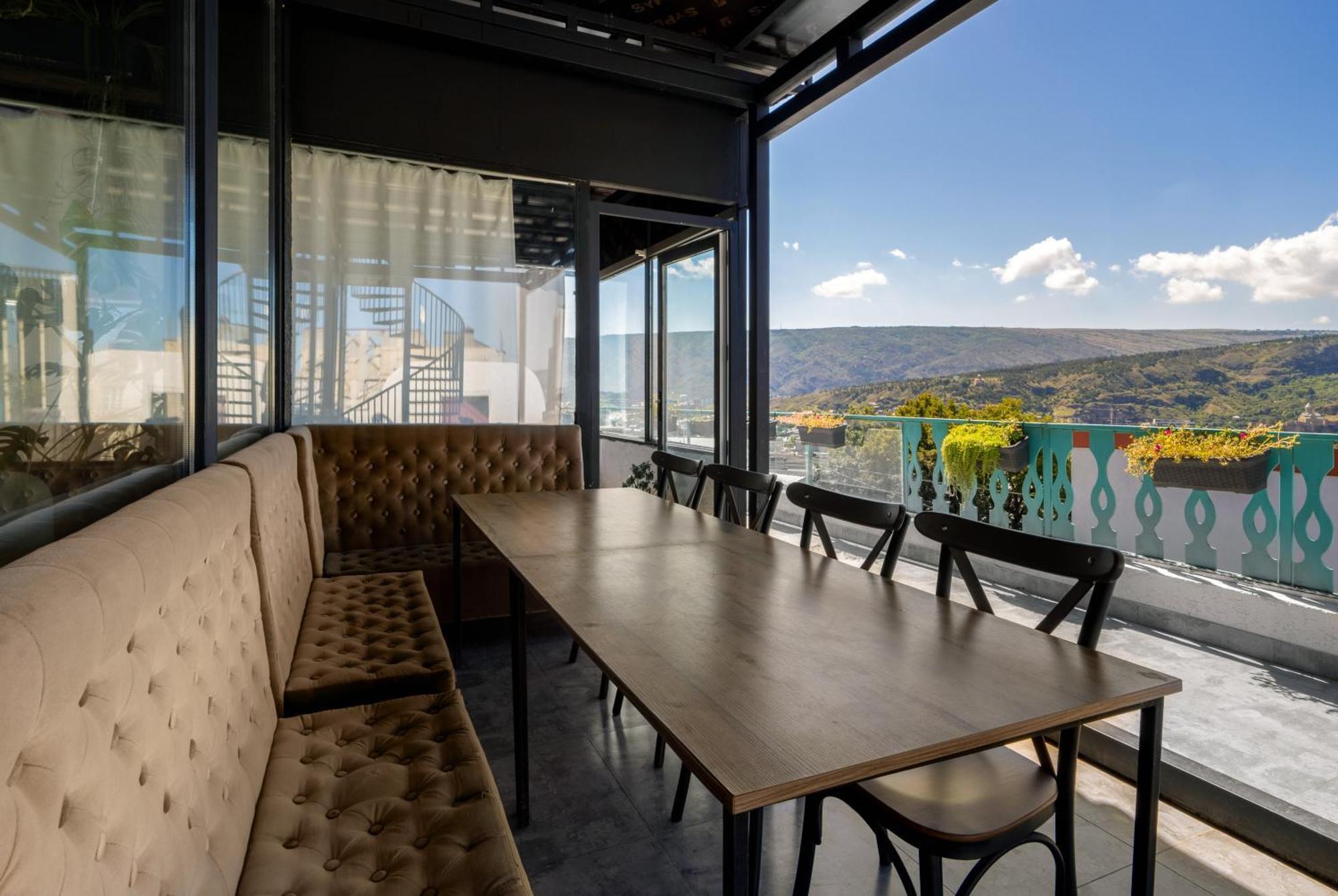 Hotel Tato & Coworking Space Tbilisi Esterno foto