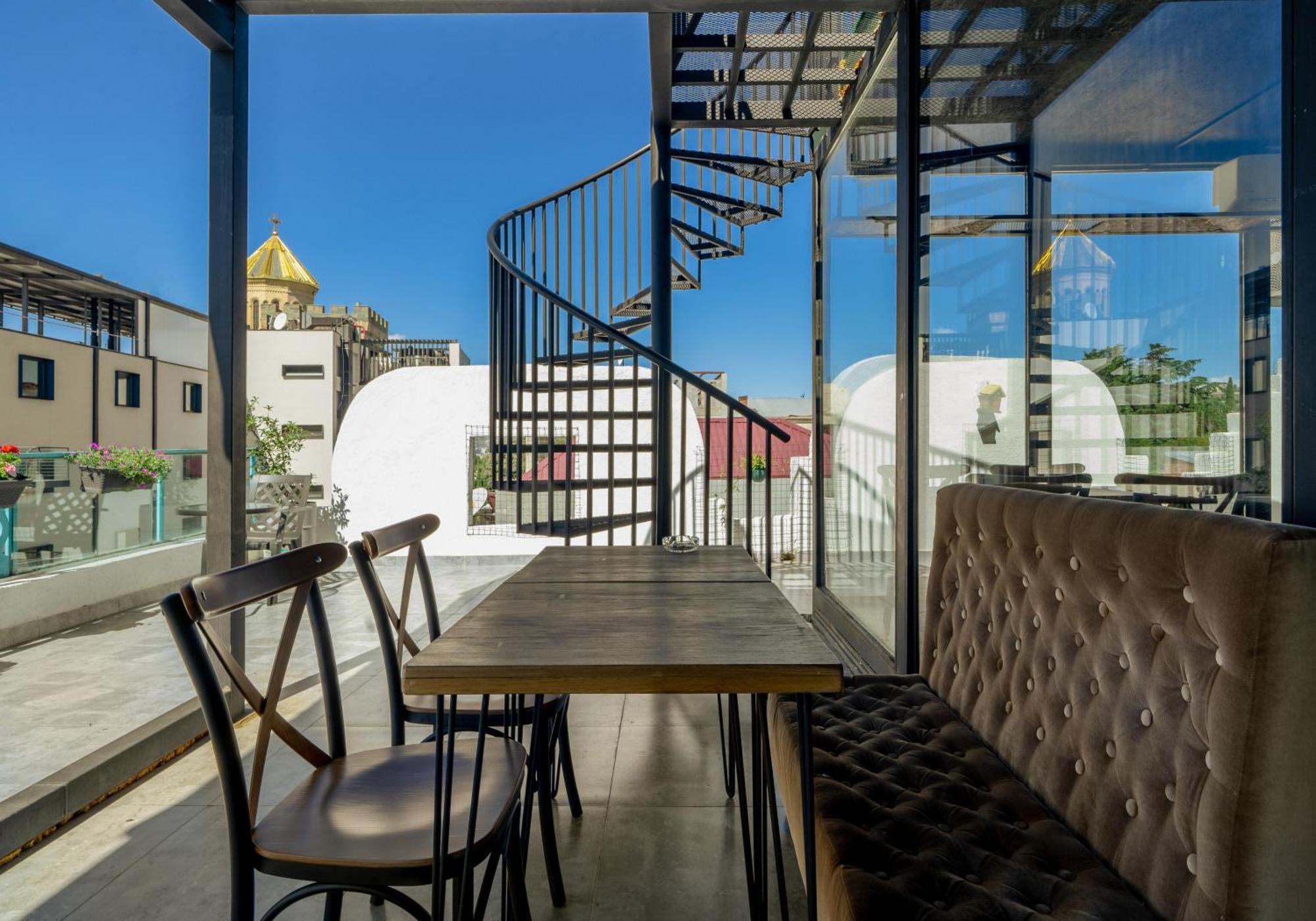 Hotel Tato & Coworking Space Tbilisi Esterno foto
