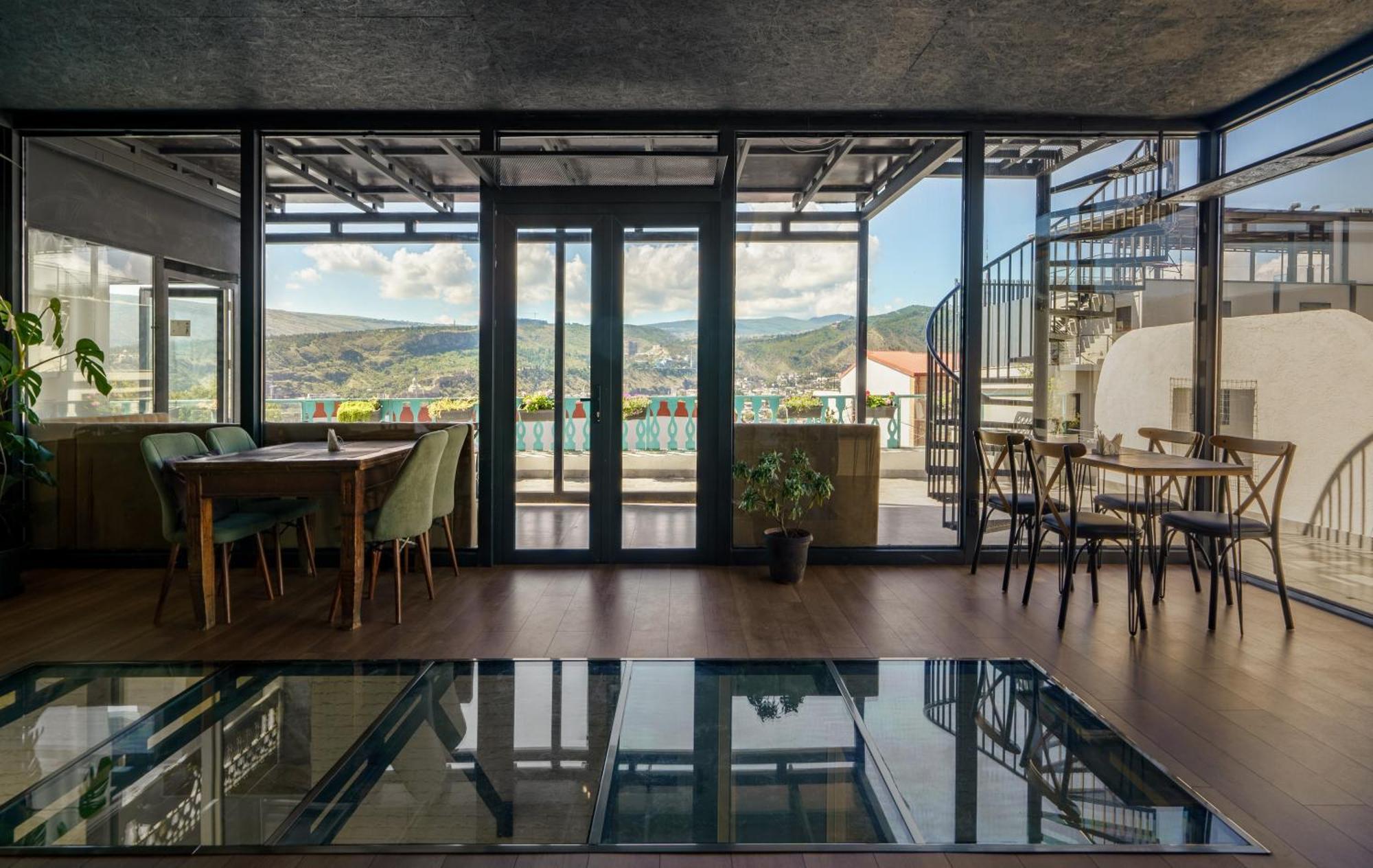 Hotel Tato & Coworking Space Tbilisi Esterno foto