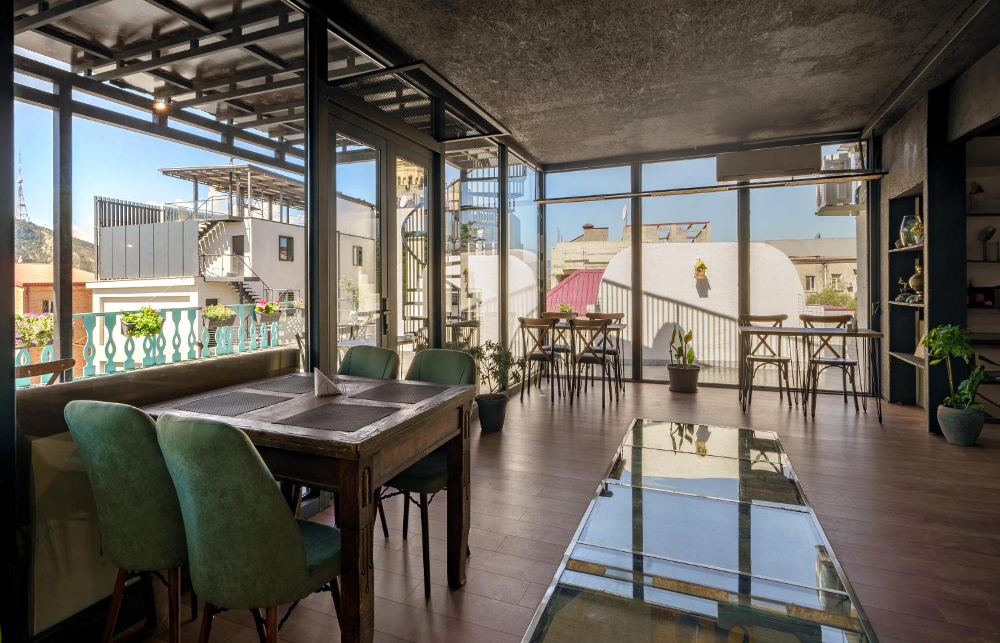 Hotel Tato & Coworking Space Tbilisi Esterno foto