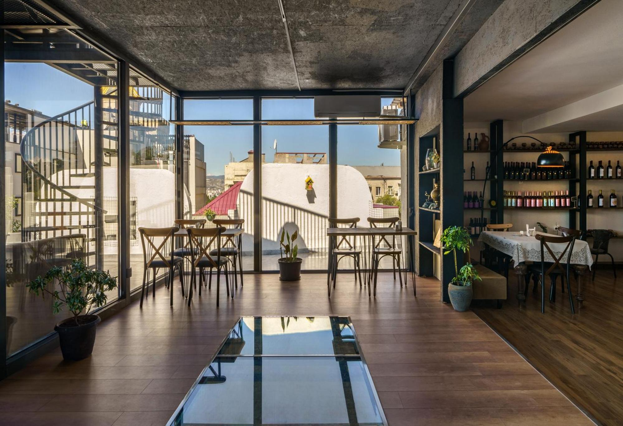 Hotel Tato & Coworking Space Tbilisi Esterno foto