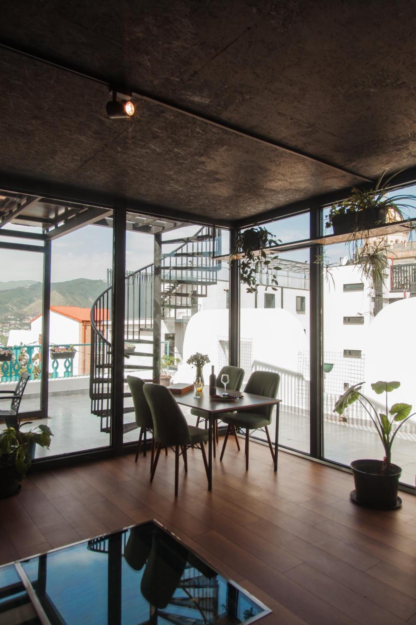 Hotel Tato & Coworking Space Tbilisi Esterno foto