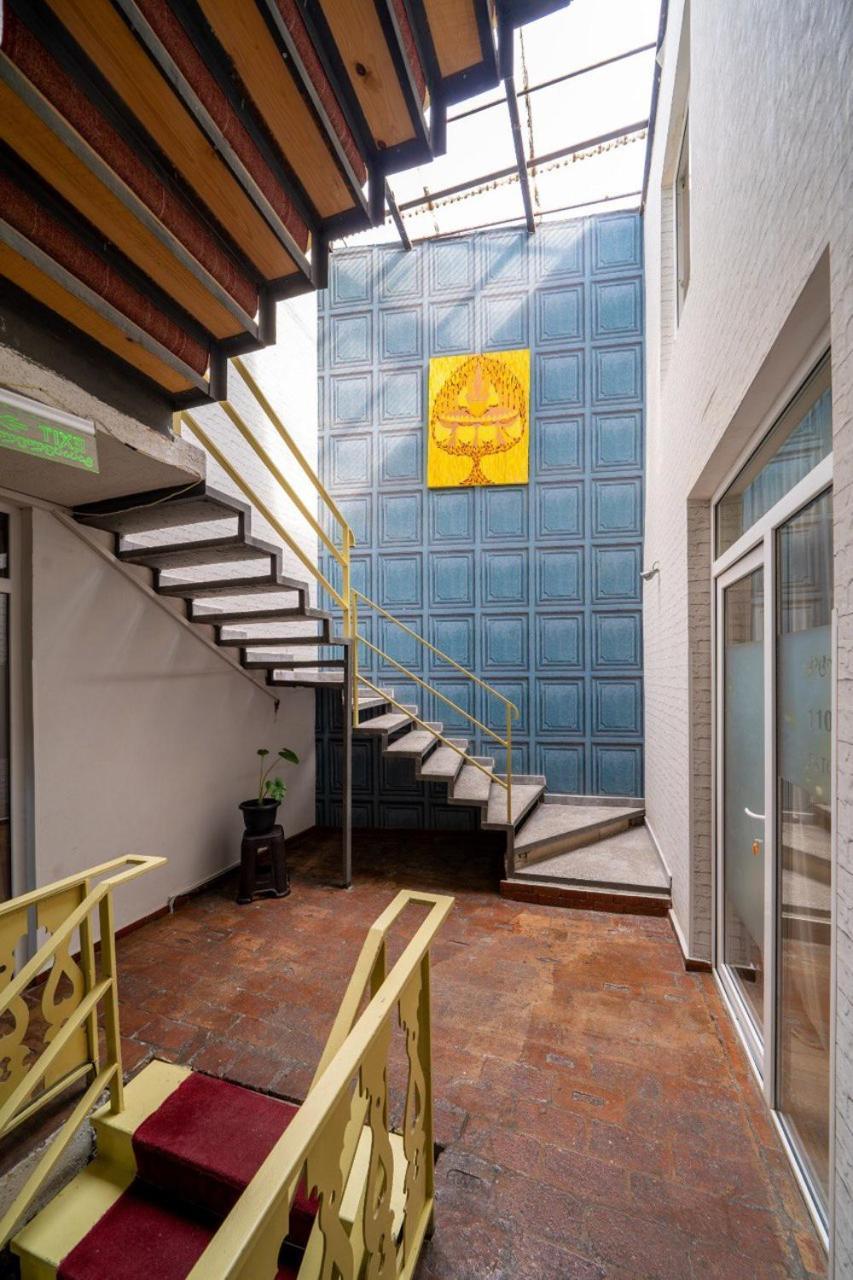 Hotel Tato & Coworking Space Tbilisi Esterno foto
