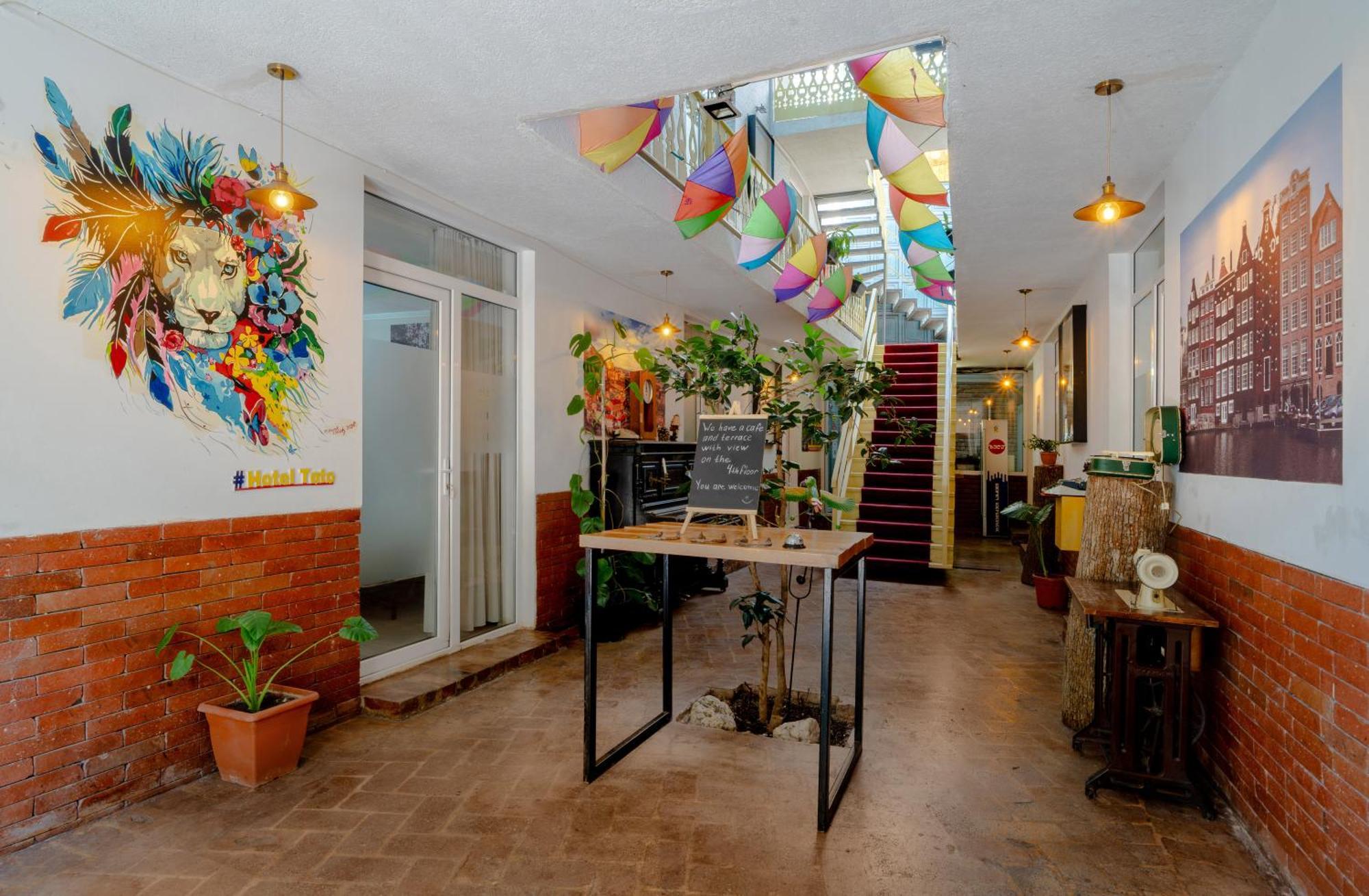 Hotel Tato & Coworking Space Tbilisi Esterno foto