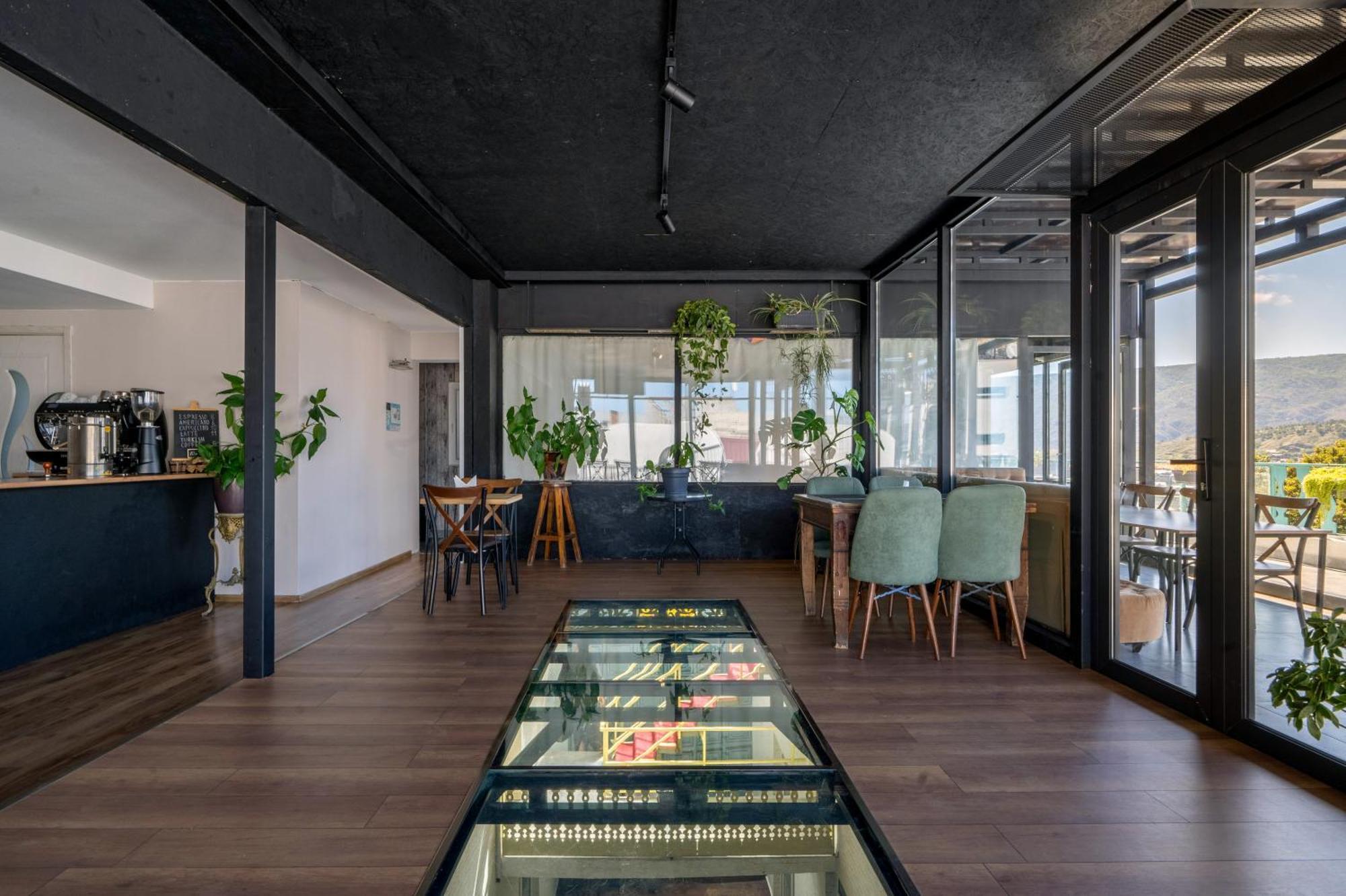 Hotel Tato & Coworking Space Tbilisi Esterno foto