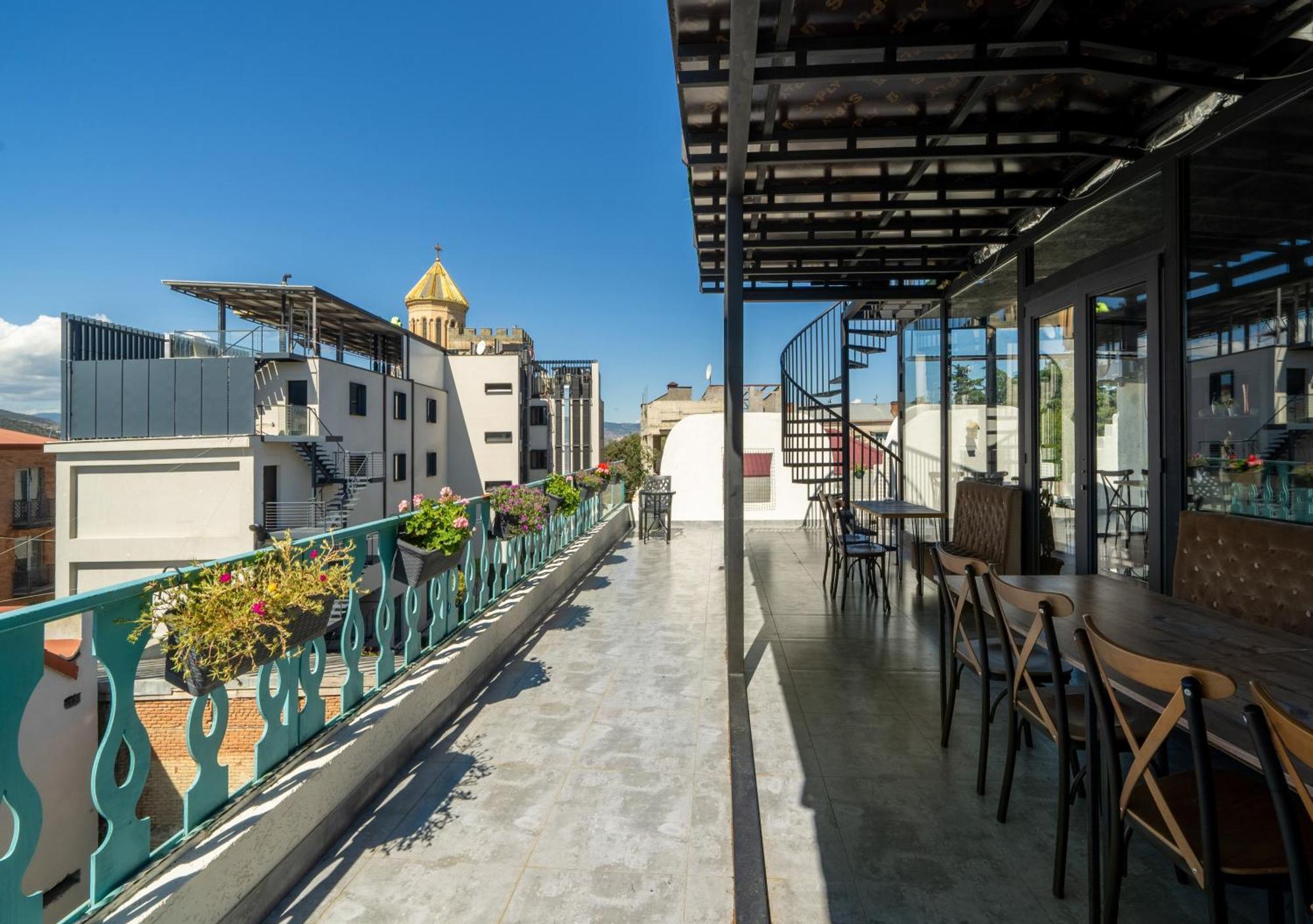 Hotel Tato & Coworking Space Tbilisi Esterno foto