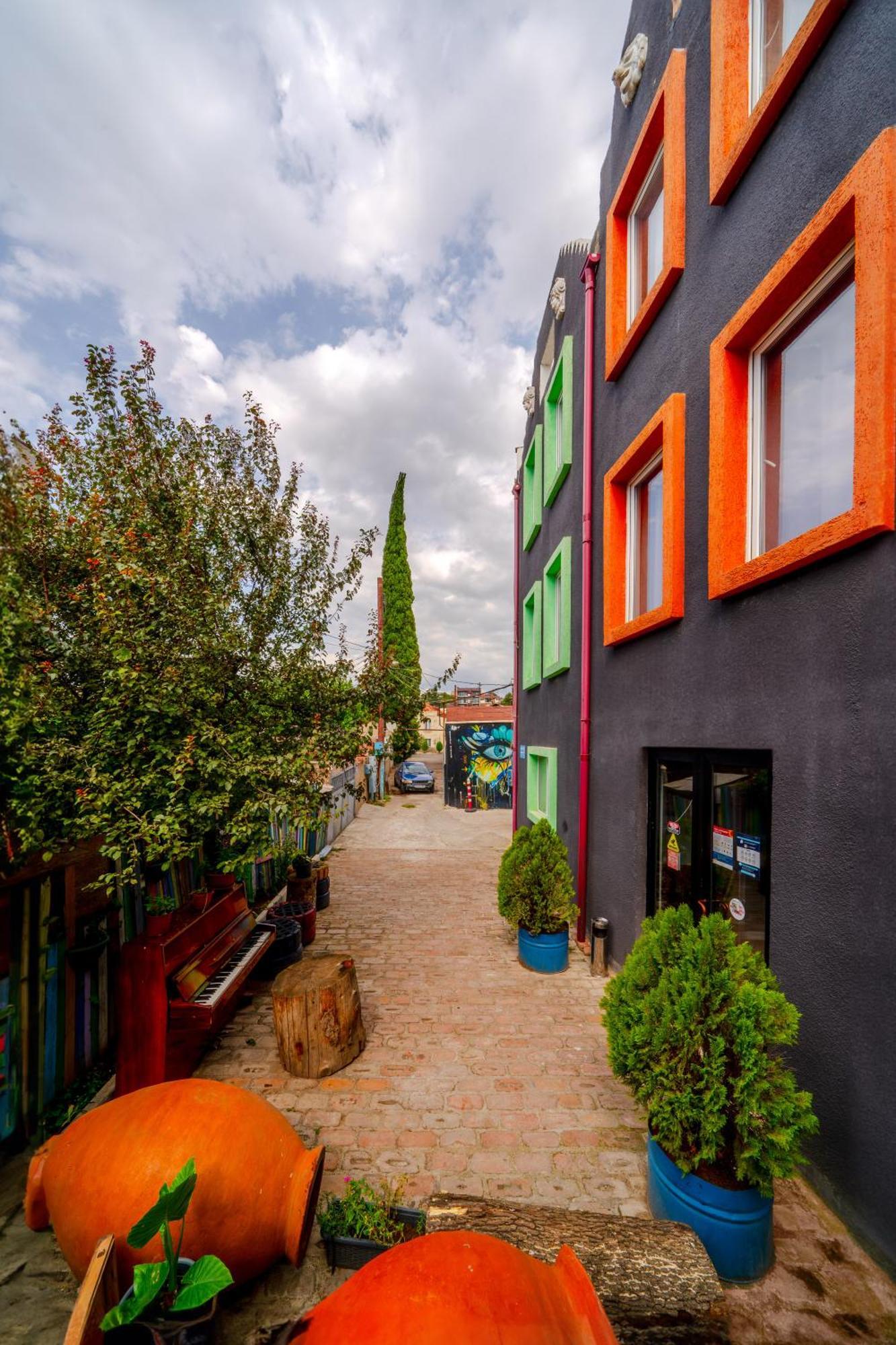 Hotel Tato & Coworking Space Tbilisi Esterno foto