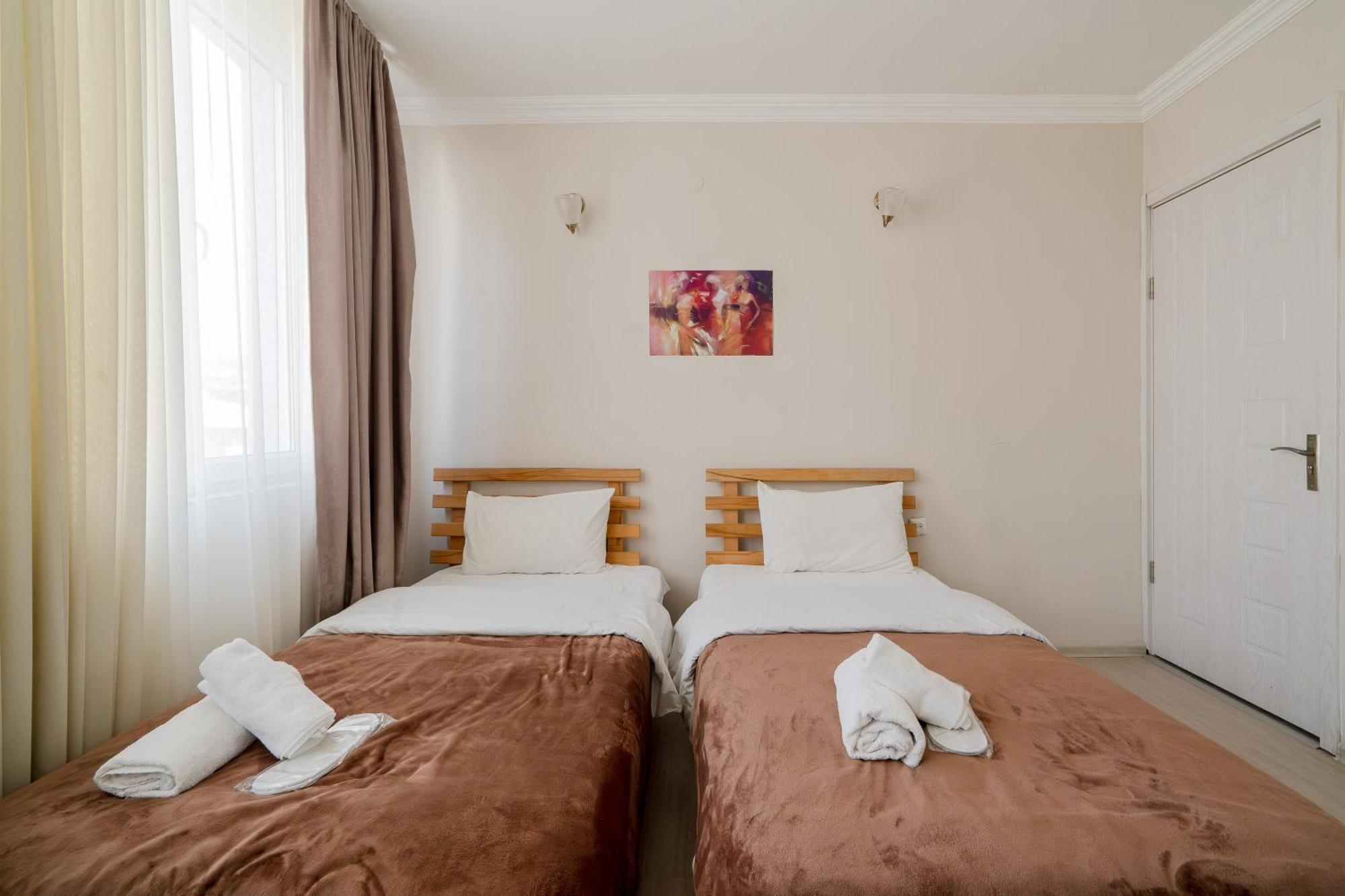 Hotel Tato & Coworking Space Tbilisi Esterno foto
