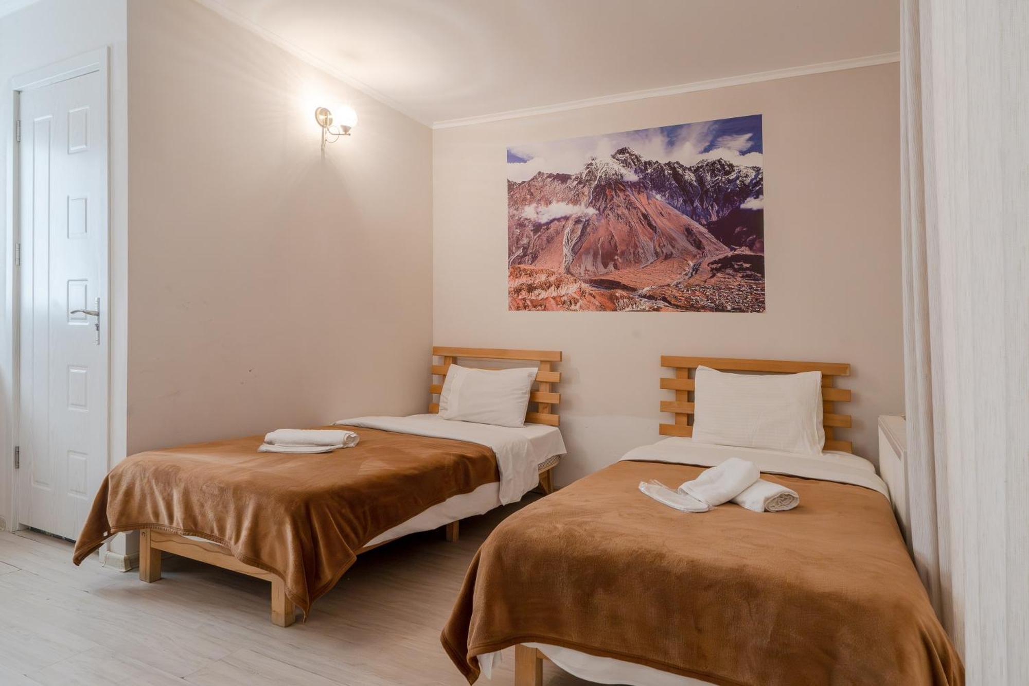 Hotel Tato & Coworking Space Tbilisi Esterno foto