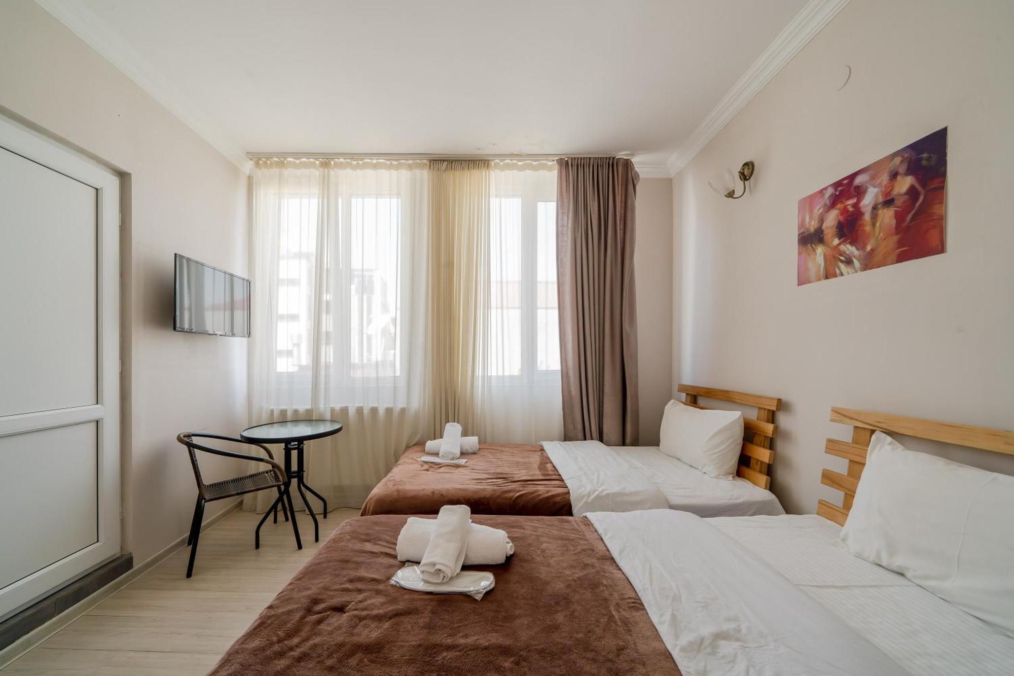 Hotel Tato & Coworking Space Tbilisi Esterno foto