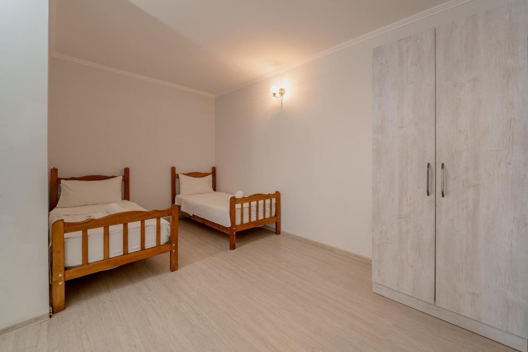 Hotel Tato & Coworking Space Tbilisi Esterno foto